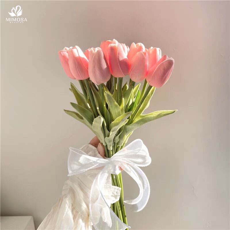 hoa tulip cưới cầm tay