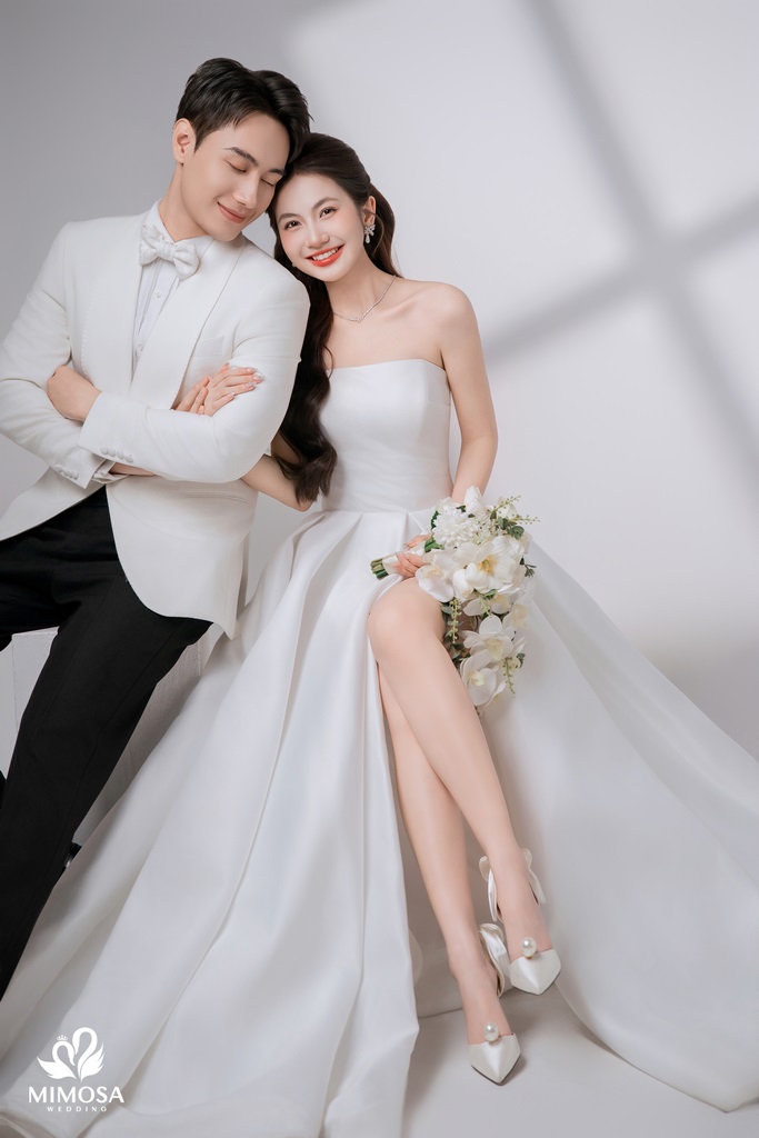 cách treo ảnh cưới trong phòng ngủ