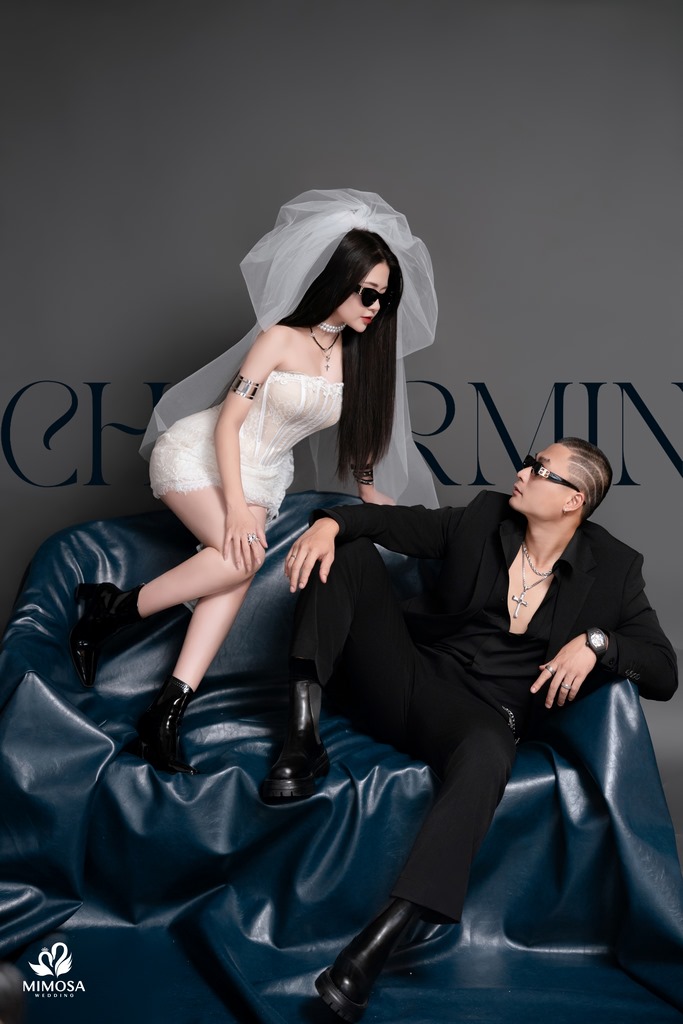 cách treo ảnh cưới trong phòng ngủ