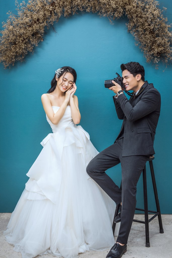 có nên tự chụp ảnh cưới không