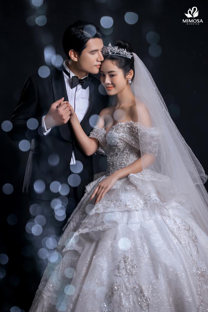 có nên tự chụp ảnh cưới không
